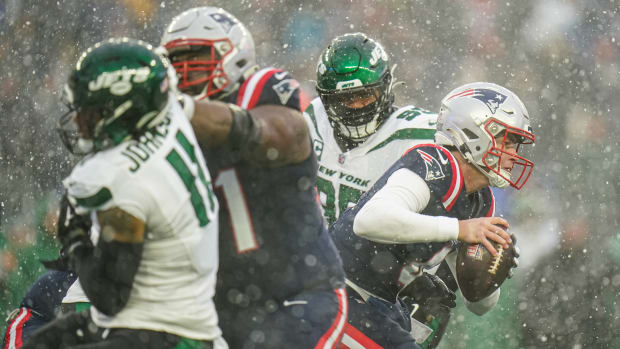 Jets' pass rush pressures Patriots' QB Bailey Zappe